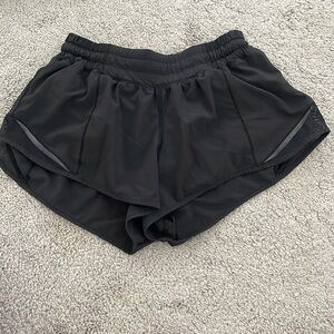 Lululemon HOTTY HOT LOW-RISE LINED SHORTS 2.5”